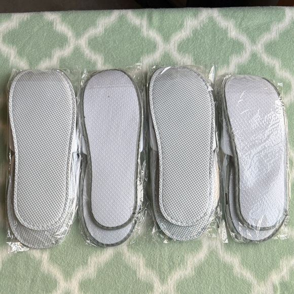 New Sofitel hotel White Slippers Set of Four - Picture 3 of 3